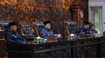 Bupati Merangin dan DPR paripurna 