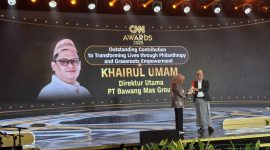 Perwakilan Bawang Mas Center (BMC) saat menerima Penghargaan dari CNN
