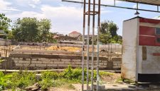 lokasi pembangunan mini soccer di Jl. Stadion Pamekasan diduga gunakan material galian C ilegal