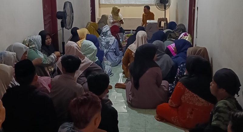 Relawan SPPG Humairoh Sejahtera Blumbungan dalam kegiatan pembinaan bersama Dinkes Pamekasan.