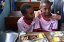 Kegembiraan anak Papua saat menerima menu MBG di sekolahnya