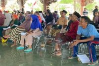 Penyerahan DBHCHT kepada para buruh di Pamekasan