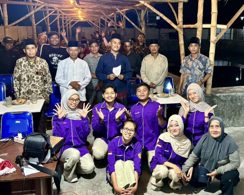 Mahasiswa Psikologi Universitas Trunojoyo Madura saat melaksanakan Pengadian masyarakat di Desa Ujung Piring Bangkalan.