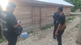 Poto polisi tutup toko mas milik madi