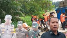 Foto kegiatan Forkompinda saat melakukan razia tambang ilegal dam betuk/foto - transatu.id