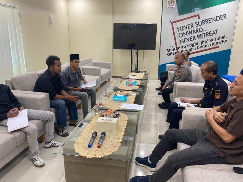 Aktivis Gerakan Pemuda Revolusi audiensi ke Kantor Bea Cukai Madura, minta usut dugaan TPPU di PR Aing Bening Jaya dan PR Dina Diana Lenteng Sumenep