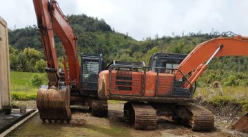 Poto dua alat berat di Polsek Jangkat 
