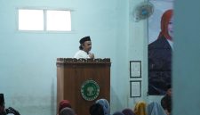 Pengasuh Ponpes Sumber Bungur, RK. Abdullah Ahmad Madani, saat sambutan dalam kegiatan sosialisasi Empat Pilar Kebangsaan yang digelar di lingkungan Pesantren Sumber Bungur