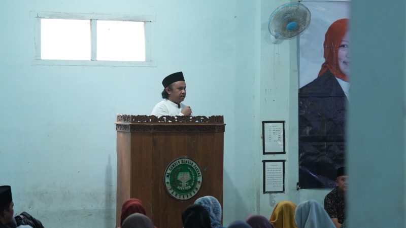 Pengasuh Ponpes Sumber Bungur, RK. Abdullah Ahmad Madani, saat sambutan dalam kegiatan sosialisasi Empat Pilar Kebangsaan yang digelar di lingkungan Pesantren Sumber Bungur