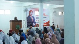 Hj. Ansari saat memberikan materi 4 pilar kebangsaan di MA Sumber Bungur Pakong, Senin (15/12/2025).