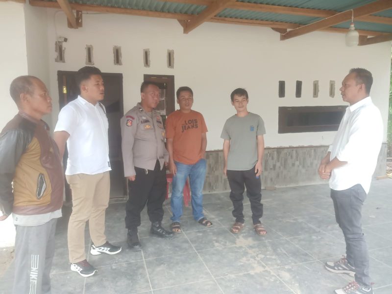 Polisi datangi usaha mas ilegal milik MAn desa Beluran polisi minta usaha ilegal itu ditutup 