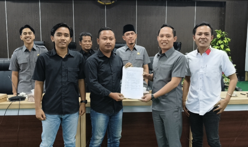 Aktivis LP3 saat melakukan audiensi ke Komisi II DPRD Pamekasan