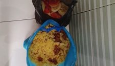 Menu MBG yang dibuang oleh siswa di SDN Bujur Timur 2 Kec. Batumarmar Pamekasan.