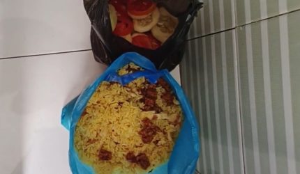 Menu MBG yang dibuang oleh siswa di SDN Bujur Timur 2 Kec. Batumarmar Pamekasan.