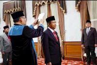 Drs. Taufikurrachman dilantik sebagai Pj Sekda Pamekasan di Peringgitan dalam rumah dinas Bupati, Kamis (11/12/2025).
