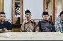Pengasuh Ponpes Sumber Bungur beserta Kepala Sekolah saat klarifikasi soal berita yang sebelumnya viral