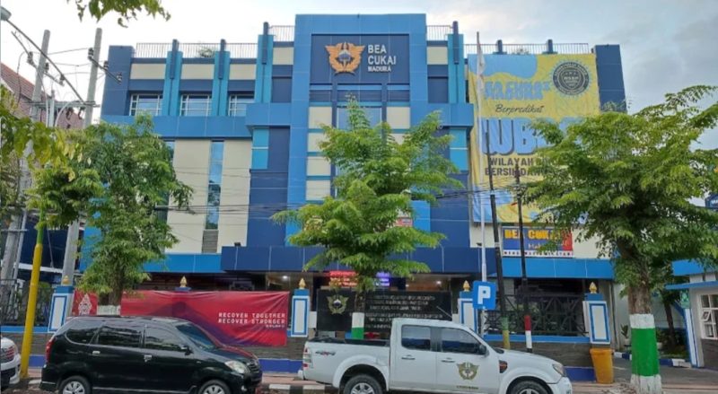 Kantor Pengawasan dan Pelayanan Bea dan Cukai Tipe Madya Pabean C Madura, Jl. Panglima Sudirman No.2 Barurambat Kota, Kabupaten Pamekasan.