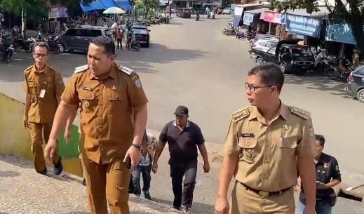 Bupati tinjau pasar lereng