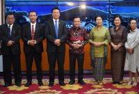 Gubernur Jambi bersama pengurus gereja 