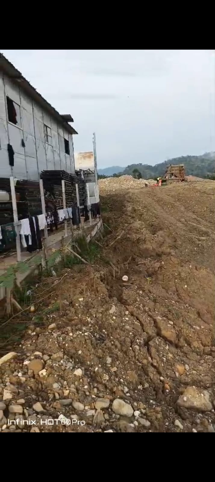 Tampak Poto belakang asrama / foto / suara utama 