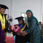 Bupati Merangin dan ketua PPK wisuda lansia 