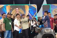 Ribuan warga memadati Stadion Gelora Madura Ratu Pamellingan saat konser penyambutan Ach. Valen Akbar, Juara Dua Dangdut Academy 7 Indosiar, Kamis (1/1/2026).