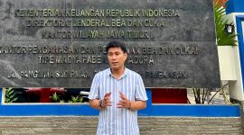 Ketua Forkot, Samsul Arifin usai ditolak audiensi dugaan ternak pita cukai ke kantor Bea Cukai Madura, Selasa (06/01/2026).