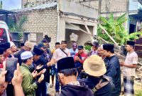 Kuasa pemilik tanah dan warga doa bersama usai melakukan pembongkaran toko di desa Larangan Tokol, Tlanakan, Pamekasan, Jumat (16/01/2026).