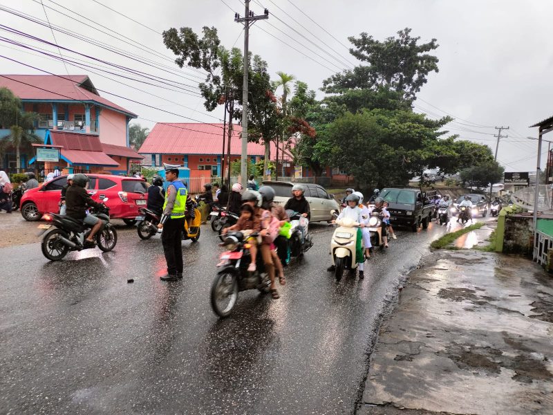 Polisi amankan lalulintas 