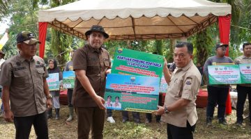 Gubernur serahkan simbolis ke bupati 