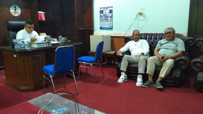 Sahrir, Aktivis Tebo di Kantor Dinas Lingkungan Hidup dan Perhubungan Tebo. (ARD)