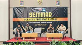 Aktivis gelar seminar Poligami Anggaran dan Etika di Ballroom Azana Style, Selasa (24/02/2026).