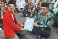 DPC GMNI Pamekasan melakukan unjuk rasa ke kantor Bupati Pamekasan, Jumat (06/02/2026).