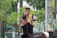 Anggota DPR RI, Hj. Ansari saat memberikan orasi kebangsaan dalam acara pelantikan pengurus PS Cobra 2026 di Monumen Arek Lancor, Minggu (15/02/2026).