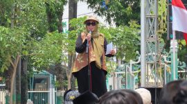 Anggota DPR RI, Hj. Ansari saat memberikan orasi kebangsaan dalam acara pelantikan pengurus PS Cobra 2026 di Monumen Arek Lancor, Minggu (15/02/2026).