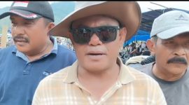 Kades Perentak Jhon Faizer bersama Kades lainnya 