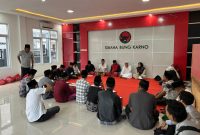 Anggota DPR RI komisi VIII, Hj. Ansari saat menghadiri penutupan Tadarus Ramadan 2026 M/1447 H yang digelar DPC Partai Demokrasi Indonesia Perjuangan Kabupaten Pamekasan, Ahad (15/3/2026) sore.