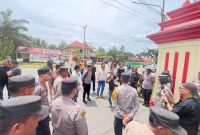 Massa geruduk polres Sarolangun 