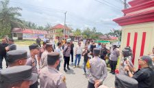 Massa geruduk polres Sarolangun