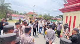 Massa geruduk polres Sarolangun 