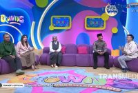 Bripda Moh. Amirul Mu’minin, anggota Satlantas Polres Pamekasan yang dikenal sebagai “Polisi Santri”, aktif menjadi bilal dan penggiat shalawat dalam berbagai kegiatan keagamaan di Pamekasan.