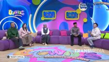 Bripda Moh. Amirul Mu’minin, anggota Satlantas Polres Pamekasan yang dikenal sebagai “Polisi Santri”, aktif menjadi bilal dan penggiat shalawat dalam berbagai kegiatan keagamaan di Pamekasan.