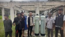 Mahasiswa UTM Pasang Filter Air 1354