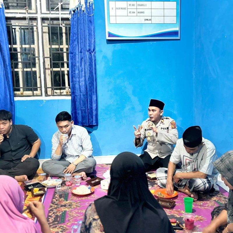 Kapolsek Tabir Ulu  Iptu Supranata SH MH
Dalam rangka cooling system di bulan Ramadhan Sentuhan Humanis di Tabir Ulu & Tabir Barat: Kapolsek Ajak Warga Tinggalkan Tambang, Beralih ke ekonomi Hijau