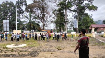 Warga demo kantor camat sungai bengkal 