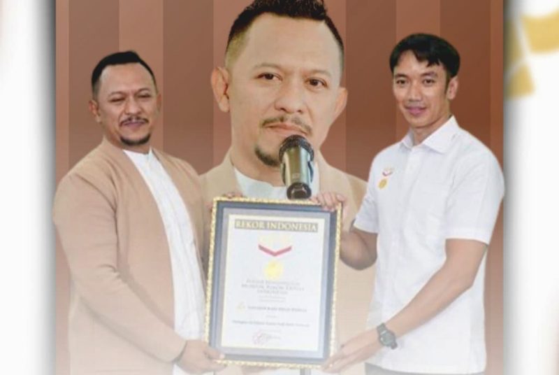 Founder yayasan Bani Insan Peduli (BIP) mendapatkan piagam penghargaan MURI.