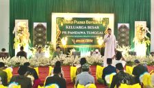 PR. Pandawa Tunggal, Sinar Emas Group menggelar buka puasa bersama karyawan sekaligus pembagian THR dan parcel bertempat di desa Duko Timur, Larangan, Pamekasan, Selasa (17/03/2026).