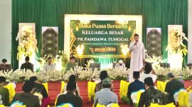 PR. Pandawa Tunggal, Sinar Emas Group menggelar buka puasa bersama karyawan sekaligus pembagian THR dan parcel bertempat di desa Duko Timur, Larangan, Pamekasan, Selasa (17/03/2026).