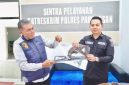 Polres Pamekasan tunjukkan barang bukti kasus pembacokan di desa Rek-Kerek.