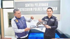 Polres Pamekasan tunjukkan barang bukti kasus pembacokan di desa Rek-Kerek.